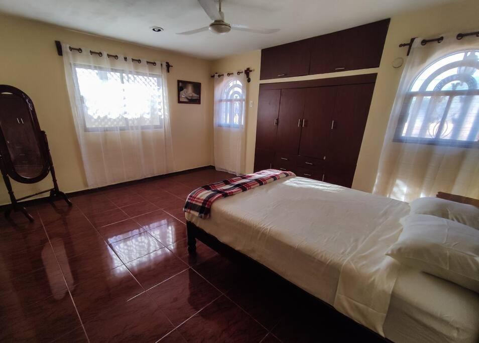 Casa Grande En El Centro De Merida 3 Habitaciones ภายนอก รูปภาพ